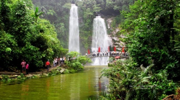 Thác Tiên đẹp dịu dàng bên Đèo Gió