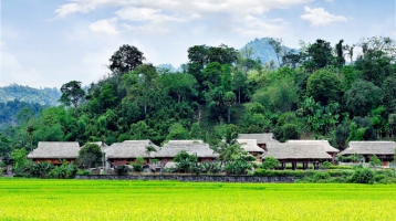 Tham quan làng du lịch dưới chân núi Hồng (Tuyên Quang)