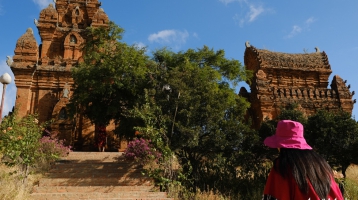 Tháp Chàm Po Klong Garai sừng sững giữa nắng gió Phan Rang