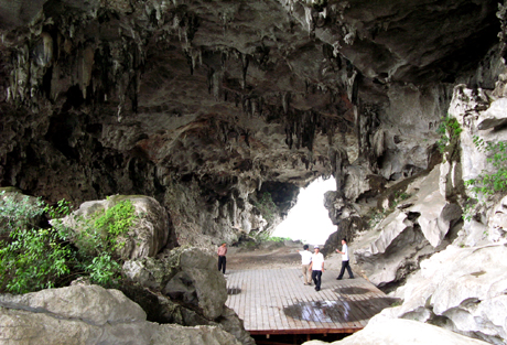 Hang Trống trên Vịnh Hạ Long